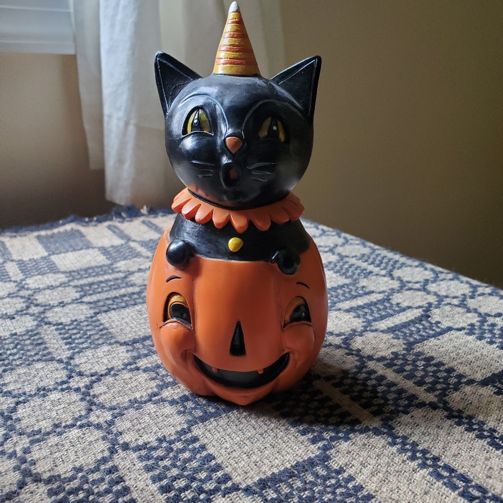 Halloween black cat jack-o-lantern